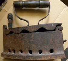 Antikes Bügeleisen, Kohlebugeleisen