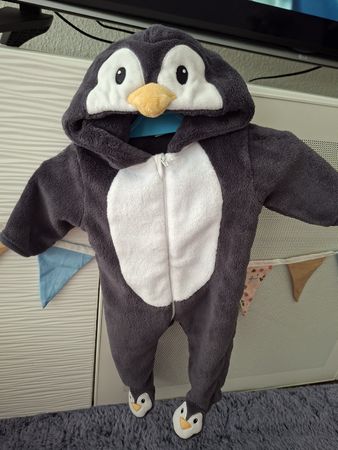 Kuscheliger Baby Penguin Overall Gr. 56