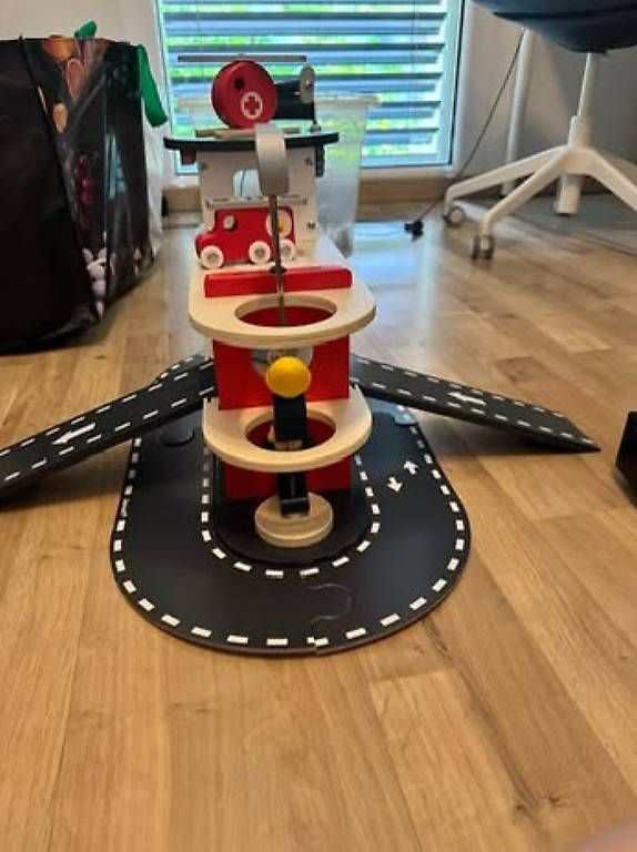 Spielzeuge: Janod- Caserne de pompier – Gebraucht aus Vérossaz von rad_g68s 3