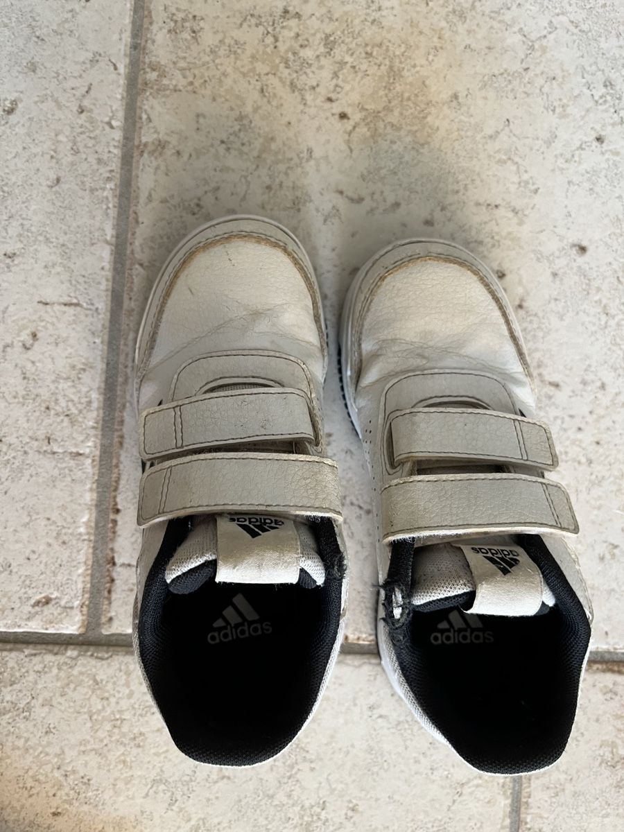 Adidas Chaussures garçon: Gebrauchte Adidas Turnschuhe  – D'occasion à Wettingen par epe_9vbf 2