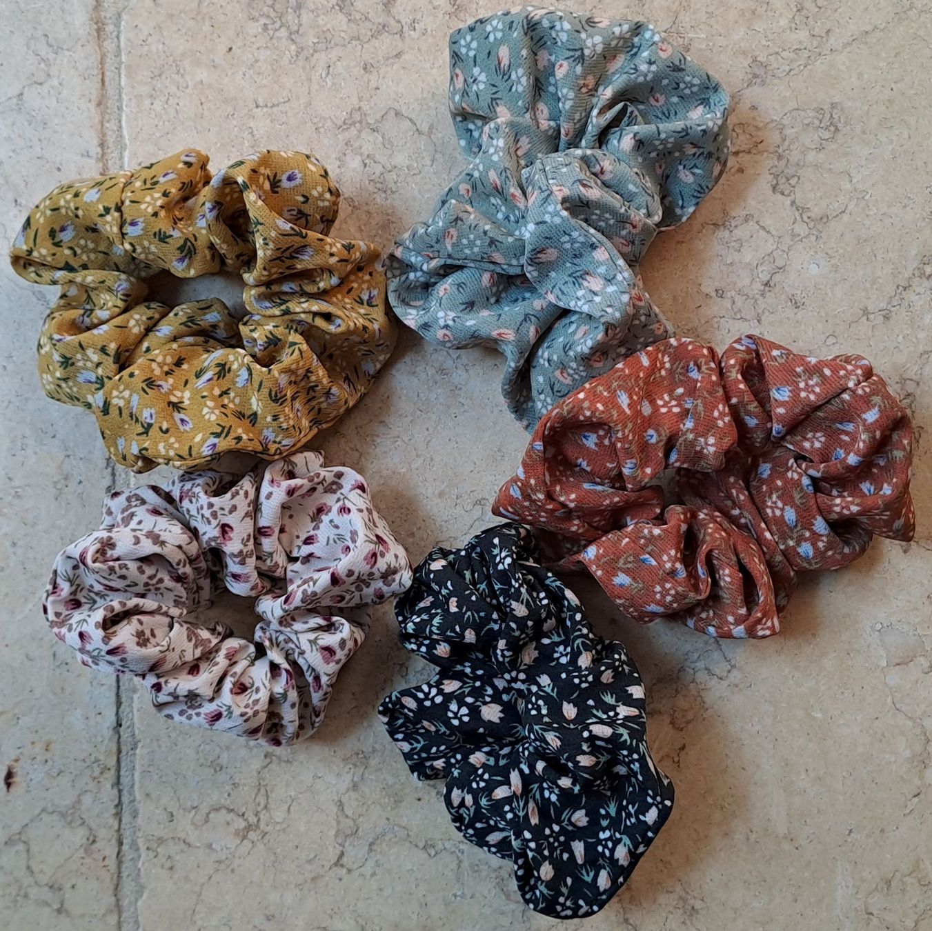 Haarschmuck: Lot de 5 chouchous imprimé floral – Neu (gemäss Beschreibung) aus Rolle von Loutre84
