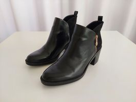 Stiefeletten ZARA TRAFALUC schwarz , Gr. 39 , in Top-Zustand