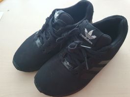 Schwarze Adidas Turnschuhe Gr. 32