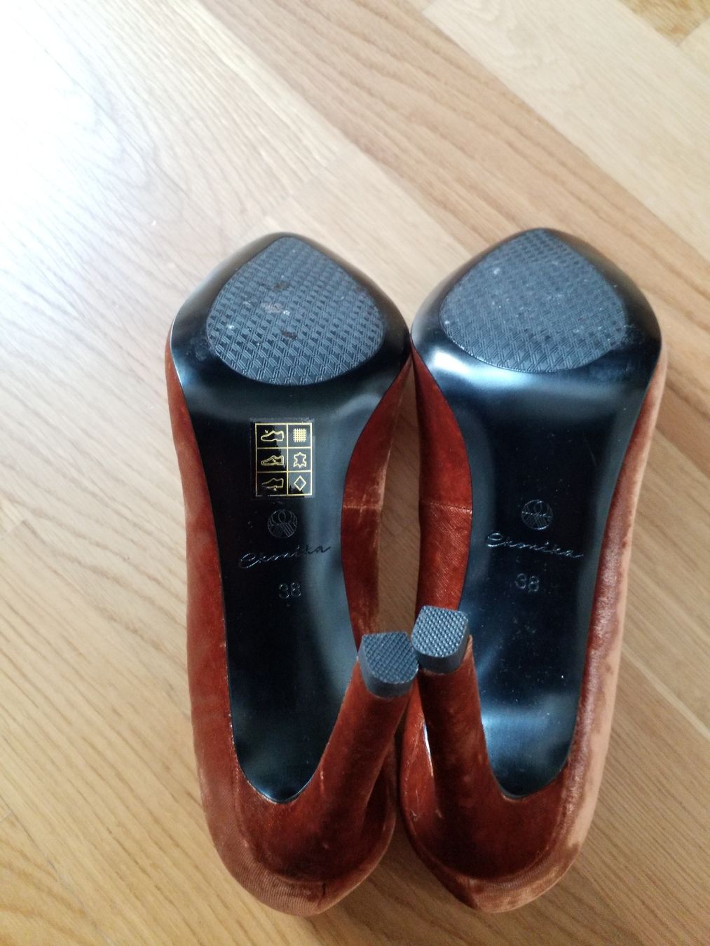 Scarpe da donna: Ekonika High heals beautiful shoes – Nuovo (secondo la descrizione) da Luzern venduto da _Lobster_ 2