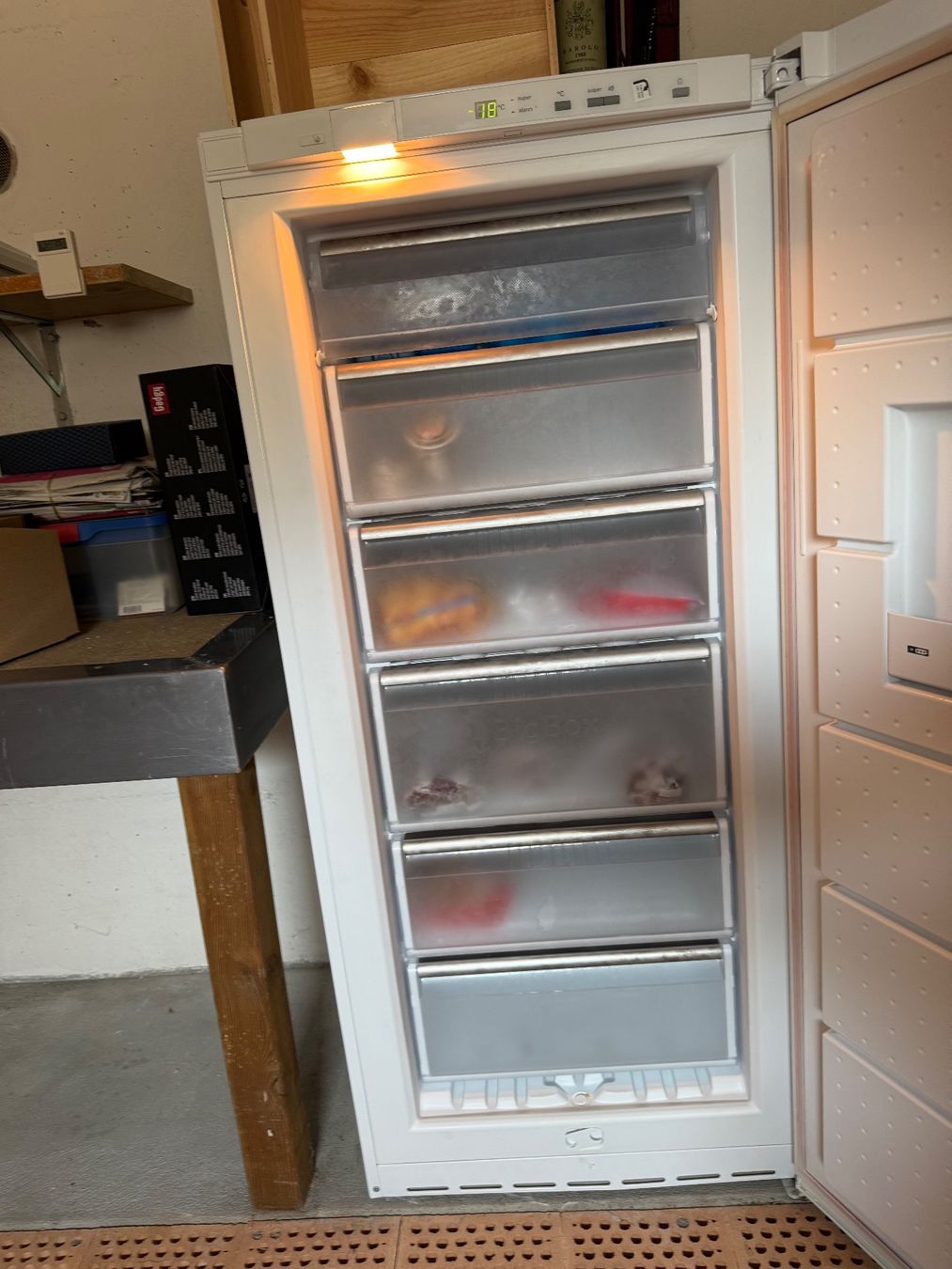 Siemens Congelatori: Siemens Gefrierschrank 160x70x70cm – Usato da Biberist venduto da ber_76bn