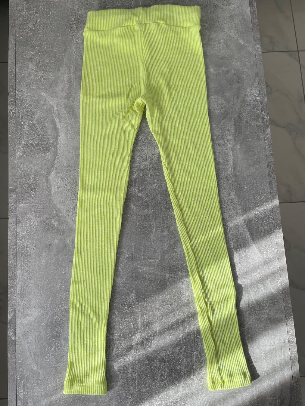 Leggings: Leggins Neon Gelb – Usato da Mägenwil venduto da Lea.SN 1