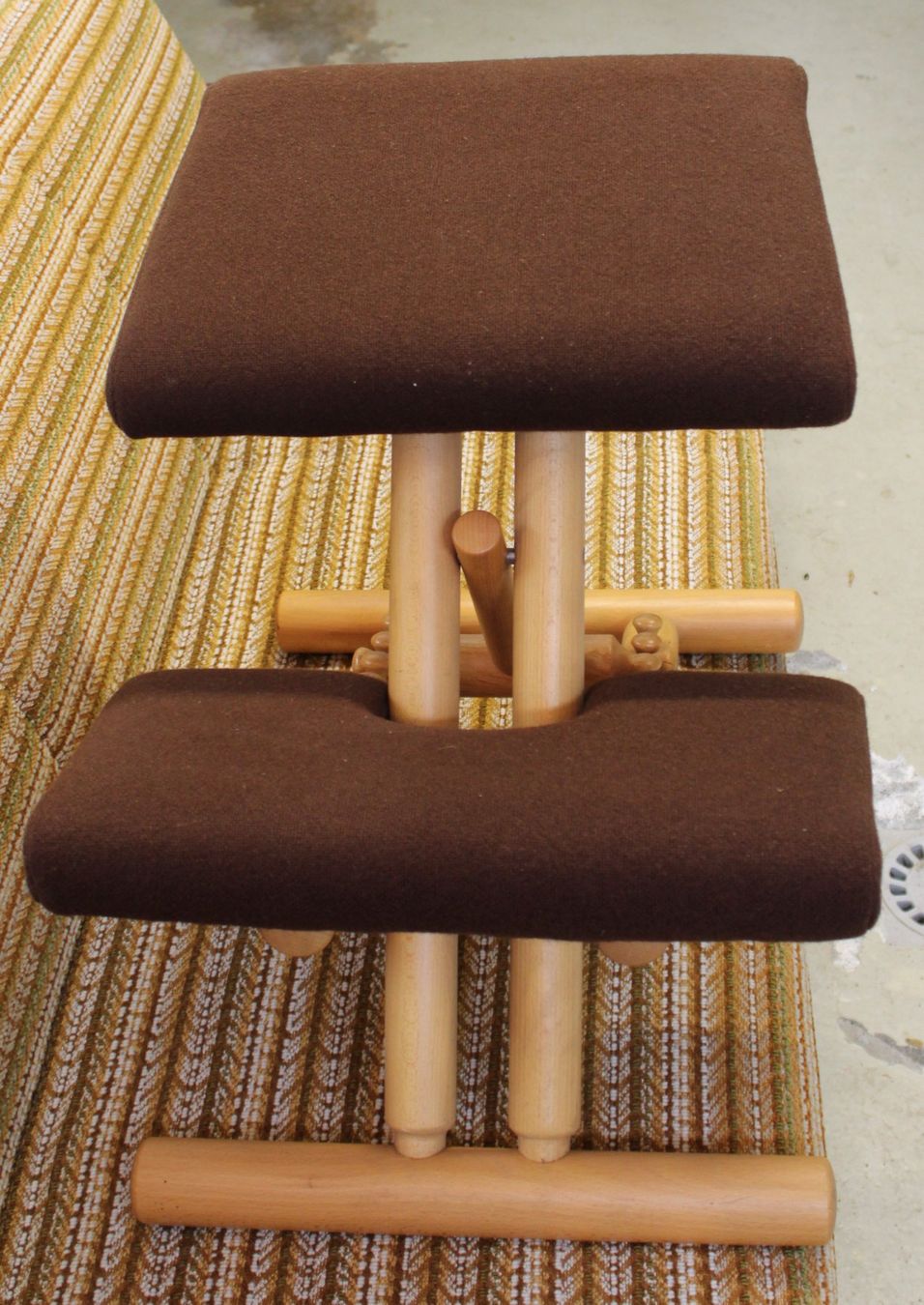 Sgabelli: ergonomischer Hocker (SN) – Usato da Schaan venduto da antikes_und_kurioses 2
