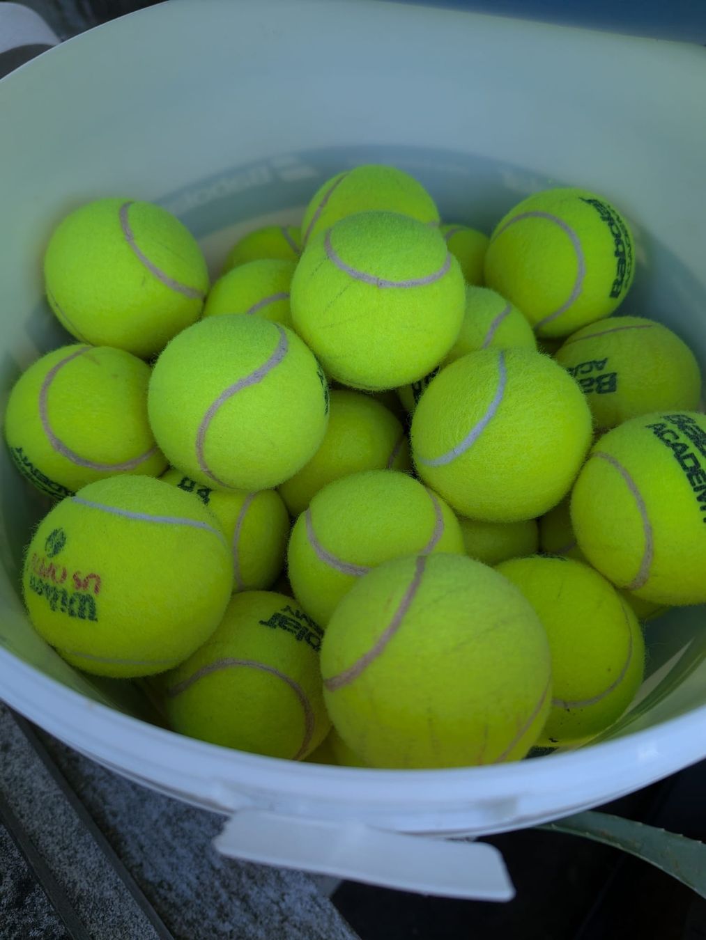 Bälle: tennisbälle – Gebraucht aus Täuffelen von Seeberg-ag.ch