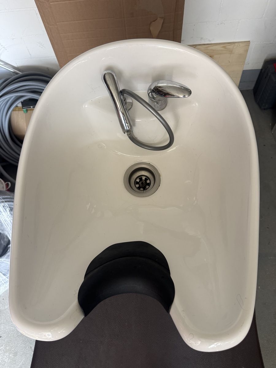 Lavabi & lavandini: Waschsessel / Friseur-Waschplatz – Usato da Horw venduto da Pharao93 1