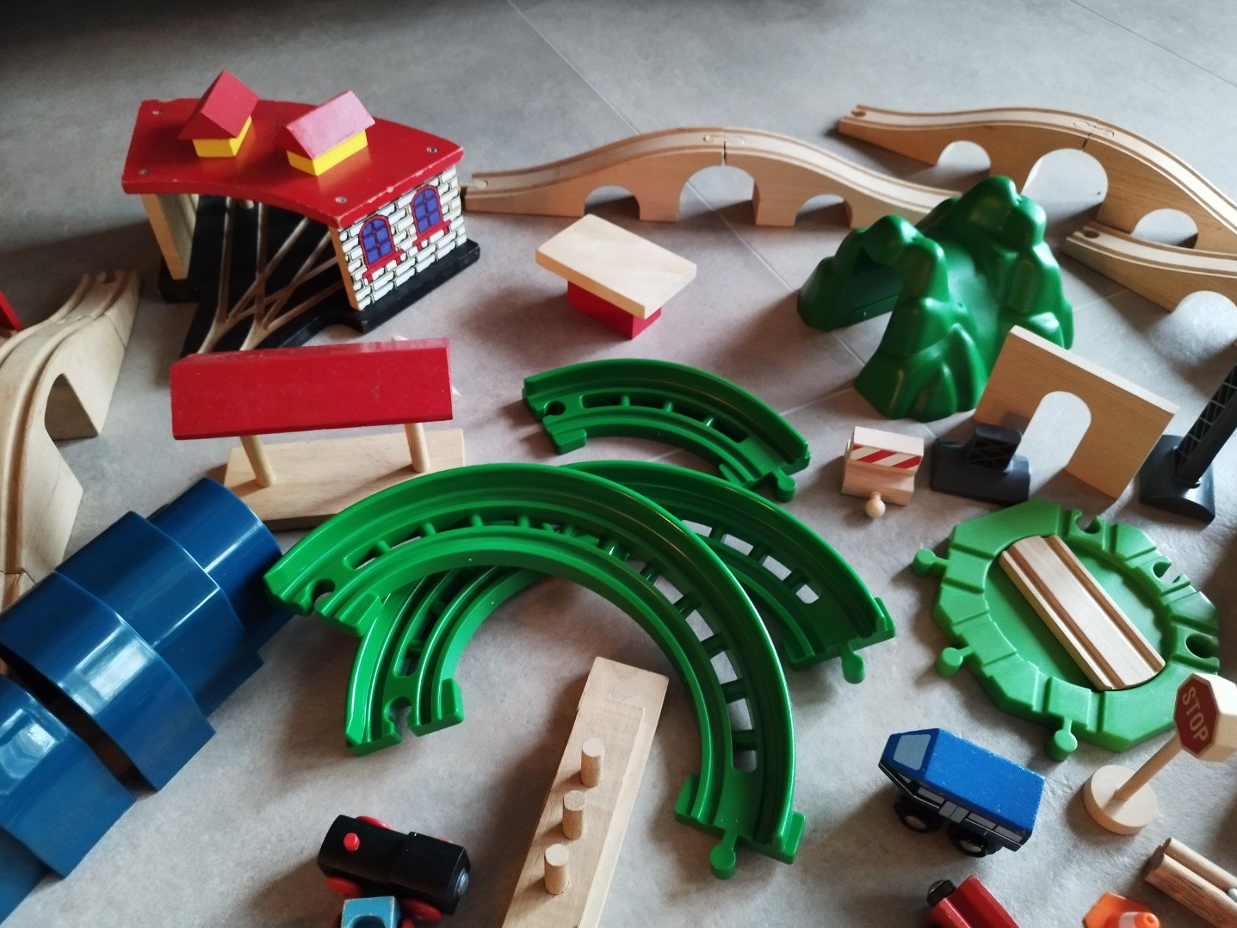 Jouets: Superbe collection de train en bois – D'occasion à Boécourt par aur_d8t5 3