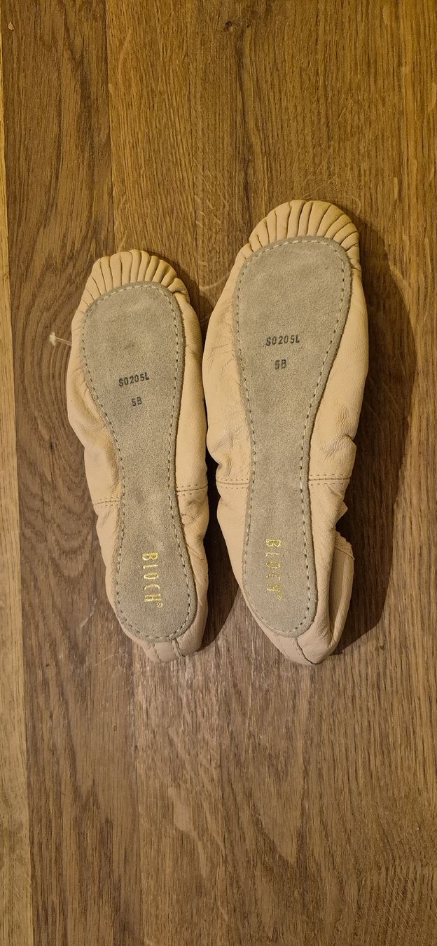 Bloch Scarpe da donna: Bloch Ballettschuhe 5B – Nuovo (secondo la descrizione) da Hergiswil NW venduto da hemi-cuda 1
