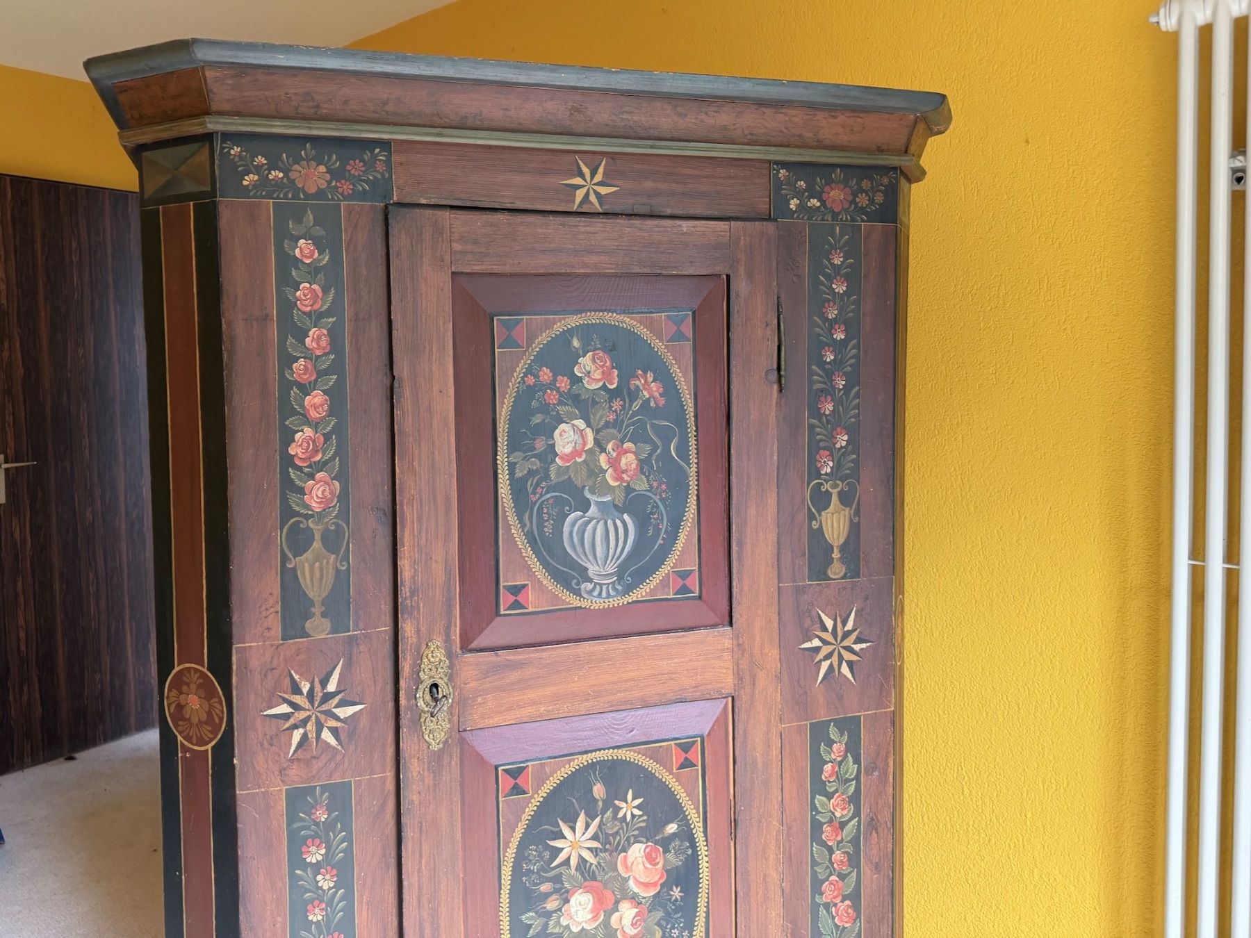 Schränke: |•|  Bemalter Schrank um 1820 – Gebraucht aus Schlieren von Freundlich02 4
