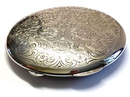 Alte Puderdose mit floralen Mustern, versilbert, Vintage