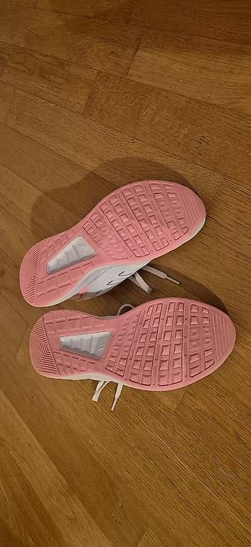 Scarpe per ragazzi: ADIDAS Kinderturnschuhe – Usato da Hagendorn venduto da Saga2005 2