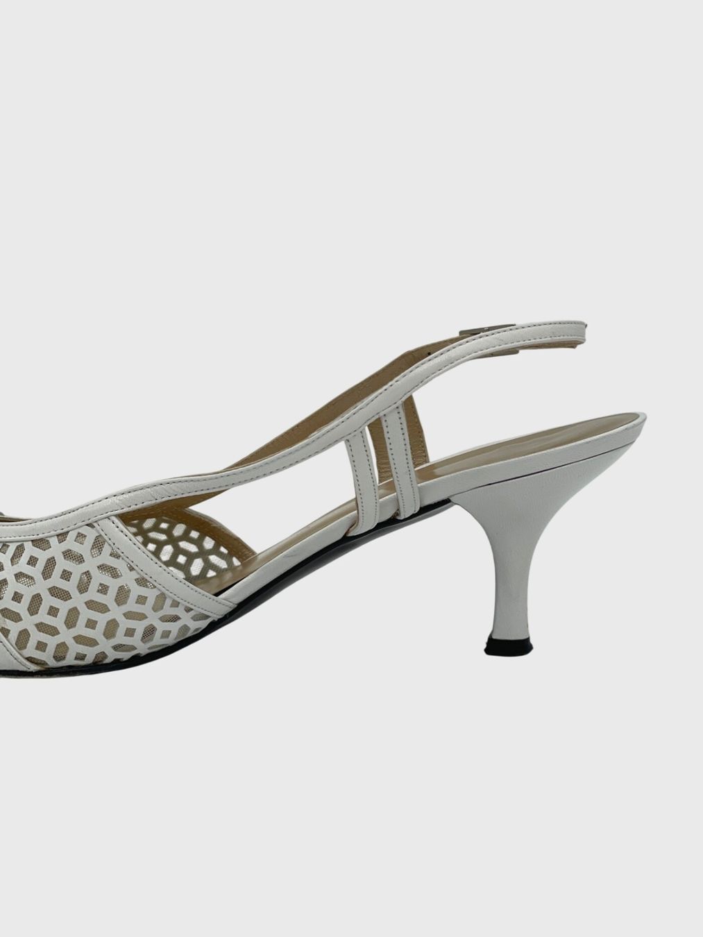 Stuart Weitzman Damenschuhe: Stuart Weitzman Laser Cut Slingback EU 41.5 Weiß – Gebraucht aus Zürich von shoe_shop 4