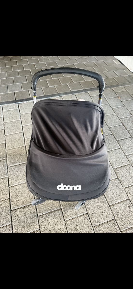 Doona Seggiolini per auto: Doona Babyschale mit integriertem Kinderwagen schwarz – Usato da Wollerau venduto da Mejnik 1