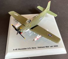 Modellflugzeug A-4E Skyraider U.S. Navy Vietnam War (Metall)