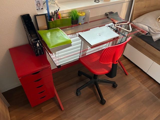 Scrivanie: Bureau Ikea + chaise – Usato da Moutier venduto da Poupy04 1
