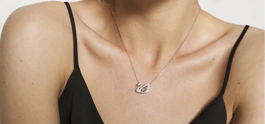 Swarovski Ketten: SWAN NECKLACE Swarovski – Neu und originalverpackt aus Oberägeri von j0S4040 1