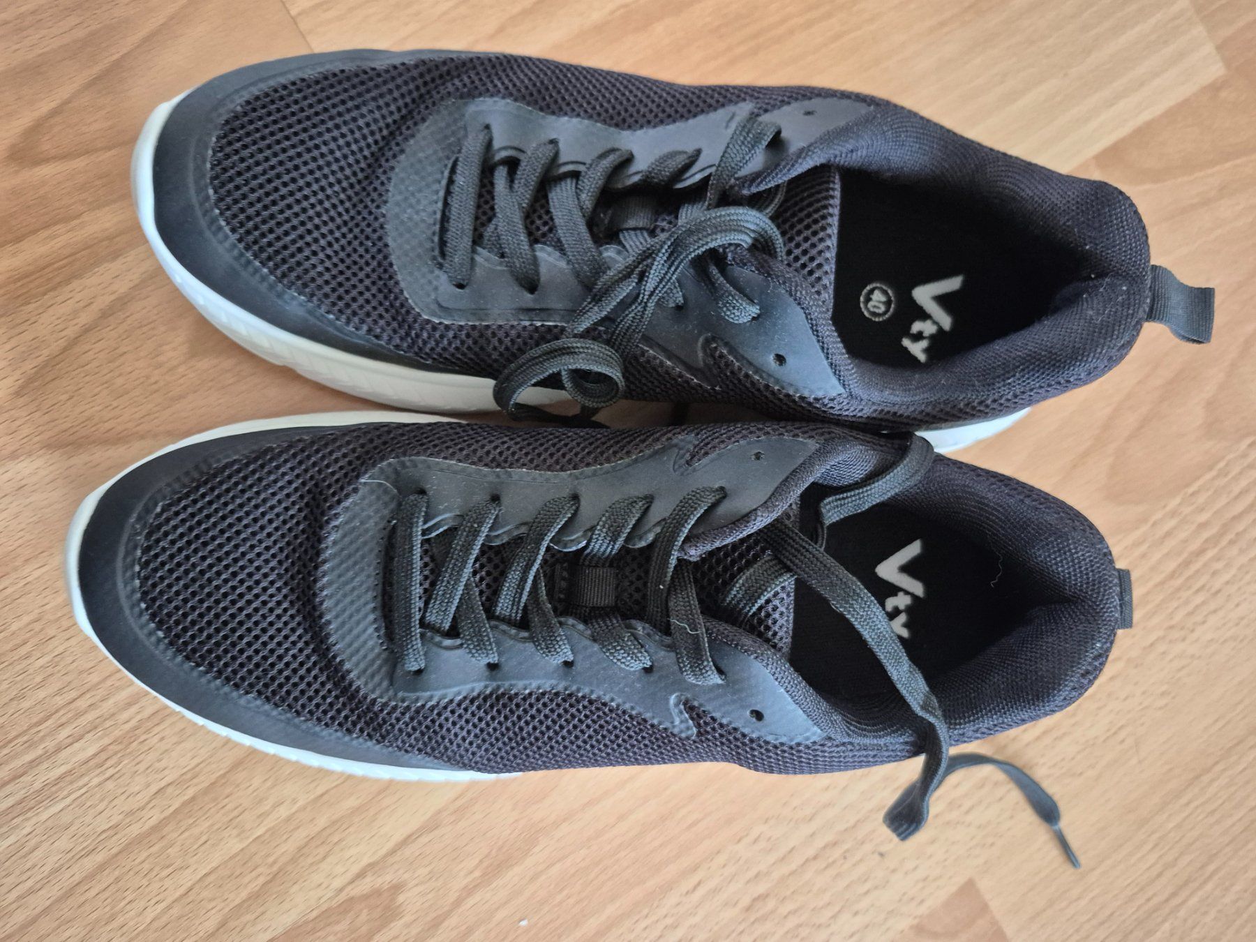 Scarpe da donna: Sneakers Gr.40 – Usato da Samstagern venduto da 79mace21 2