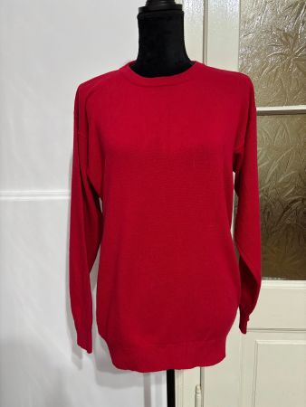 Red cashmere pullover