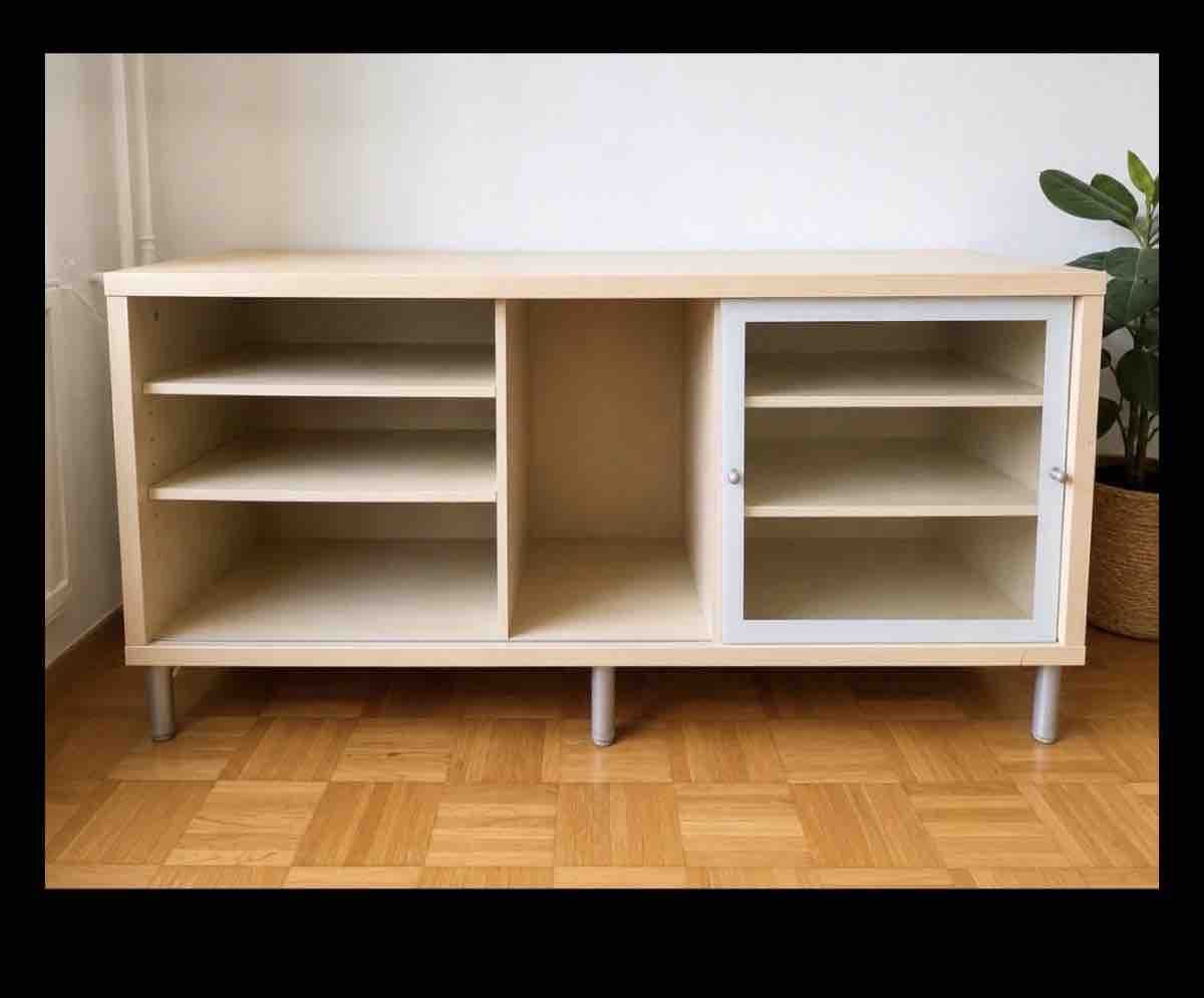 Cassettiere: Sideboard hell mit Glastür gebraucht zeitnah Abholung – Usato da Zürich venduto da saynoman