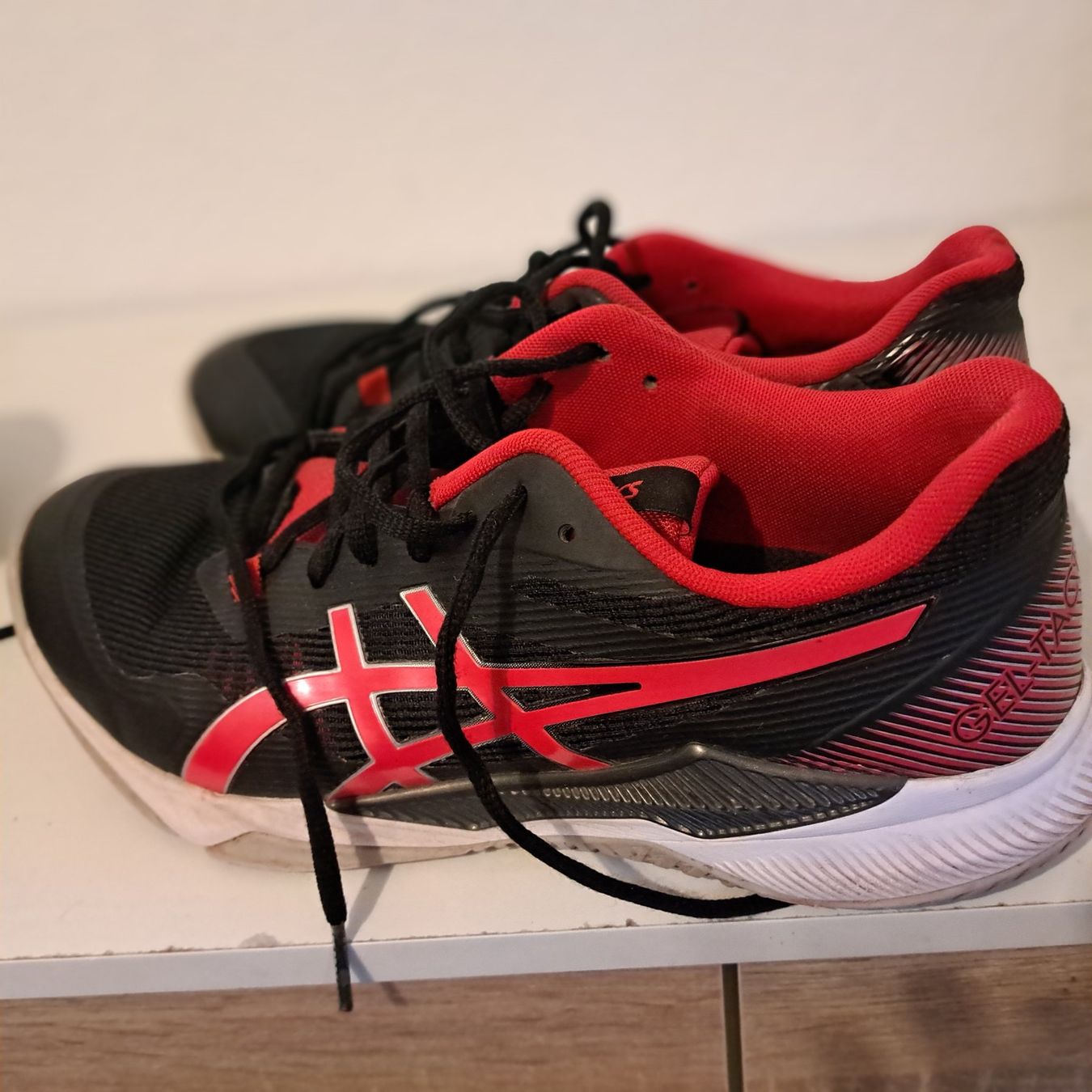 Asics Herrenschuhe: Laufeschuhe 42 – Gebraucht aus Unterentfelden von Miro-Lou