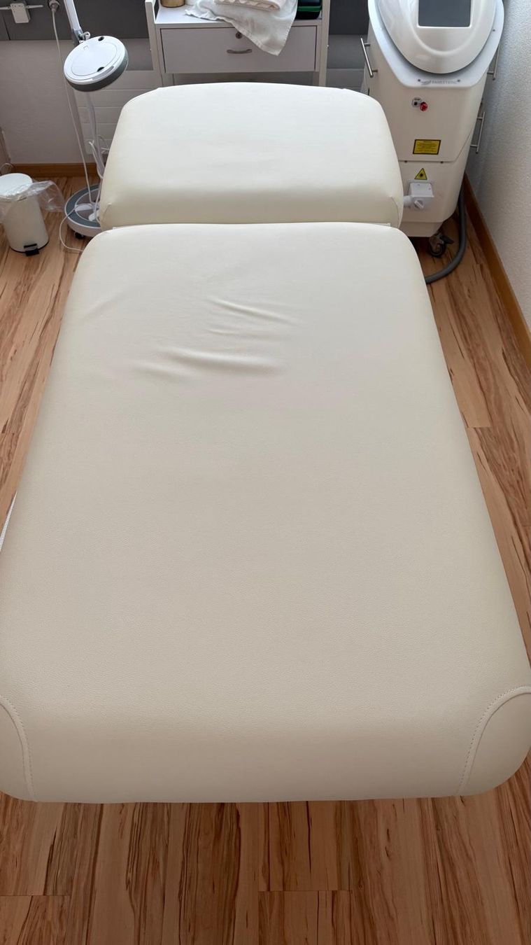 Altro per la cura del corpo: Table de massage/esthétique électrique réglable en hauteu... – Usato da St-imier venduto da chr_7zhj 5