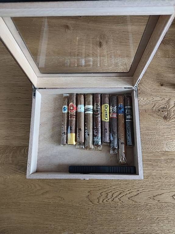 Humidor per sigari: Humidor mit 9 Zigarren – Usato da Ruggell venduto da Momorizzio 3