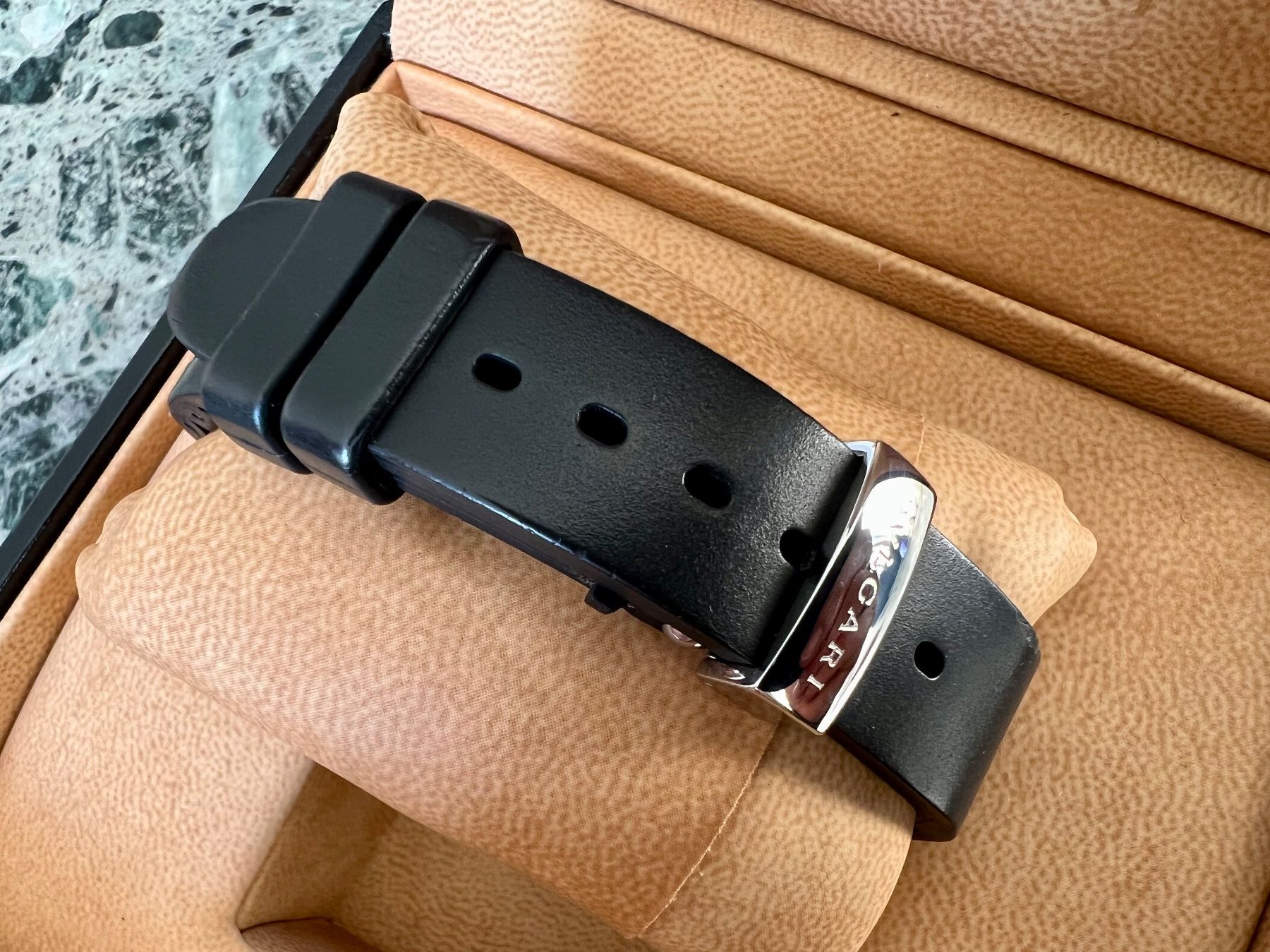 Bulgari Uhren: BULGARI Rettangolo Automatic, vulcanised rubber&steel strap – Gebraucht aus Le Mont-sur-Lausanne von LycaGallery 7