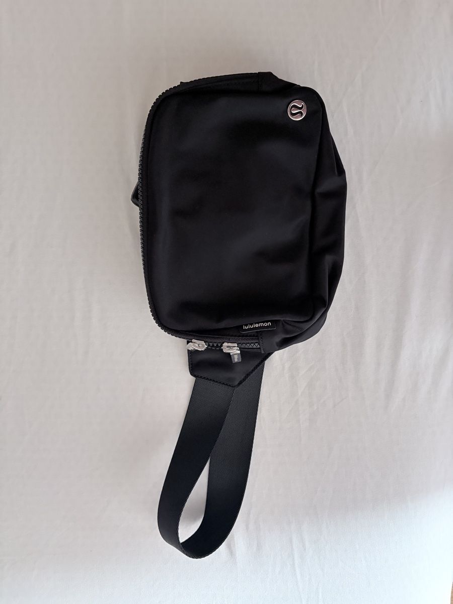 Lululemon Borse da donna: Sacoche Lululemon neuve – Nuovo (secondo la descrizione) da Montpreveyres venduto da hae_zk6g
