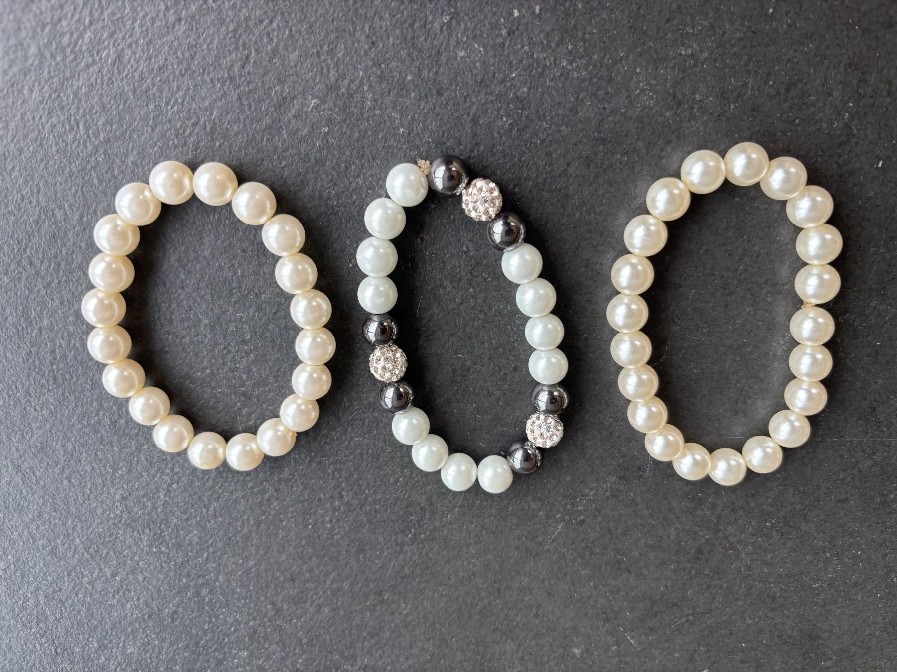 Bracciali & Braccialetti: Armband, 3 Stück, mit Perlen, Gummizug – Usato da Laax GR venduto da wil_66wq