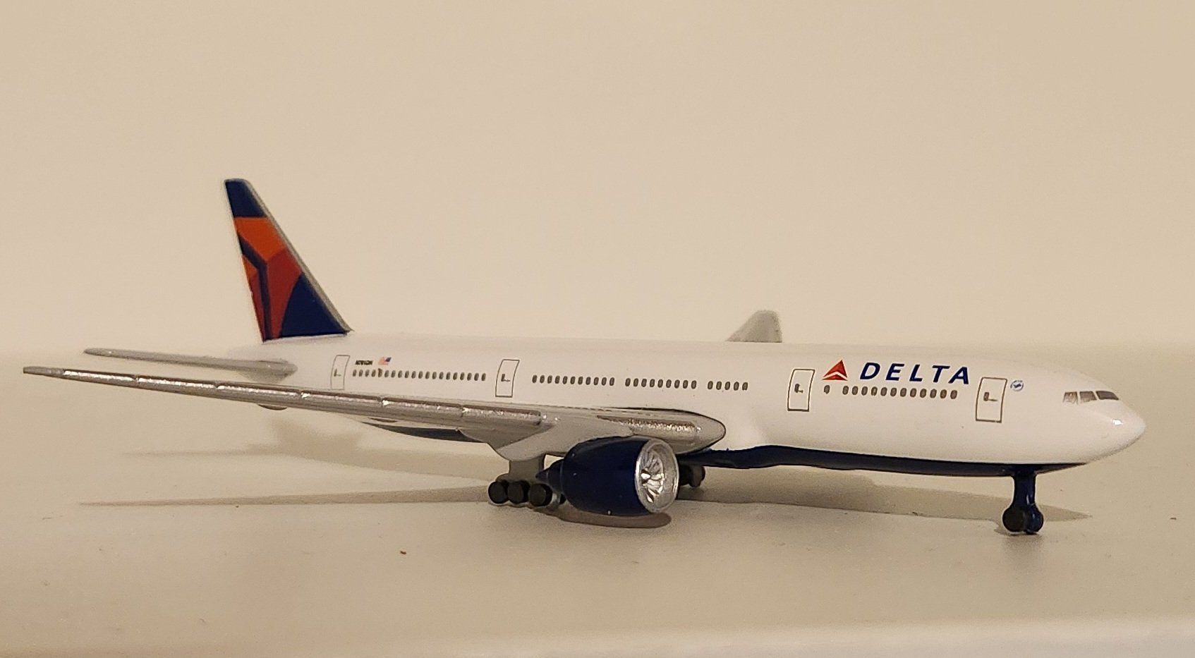 Schuco Kit di modellismo & Modellini statici: Schuco/Schabak 1/600 Delta Airlines – Usato da Wittenwil venduto da ced_q8j7 4