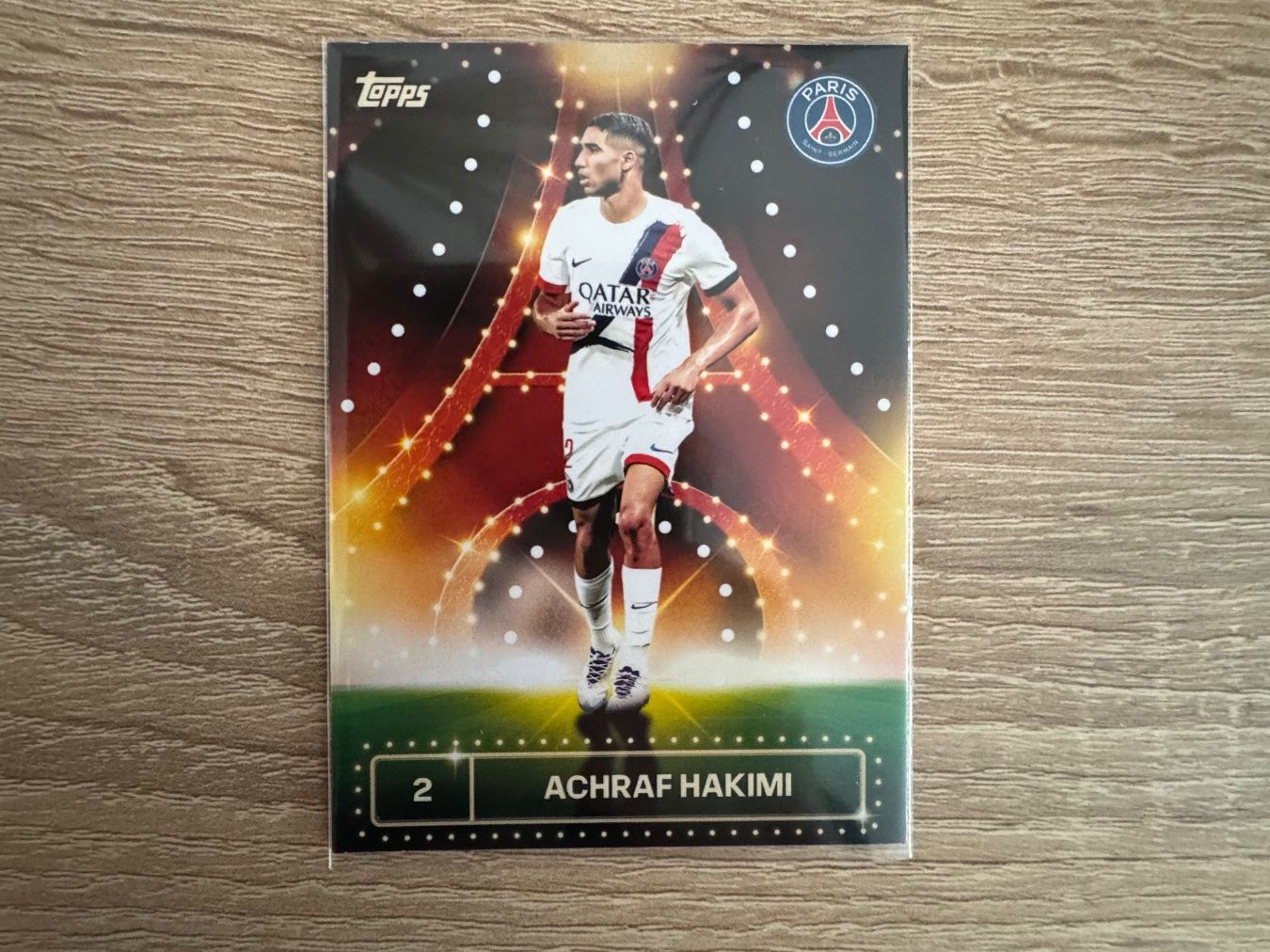 Topps Carte collezionabili: Achraf Hakimi 2024-25 Topps Paris Saint-Germain Team Set – Usato da Crans-Montana venduto da Sta7ros