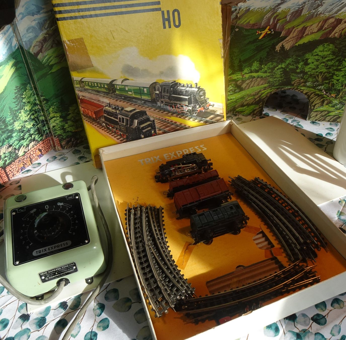 Trix Modelleisenbahnen: Trix Express 513 Set mit Trafo H0 GL/int 49 – Gebraucht aus Winterthur von