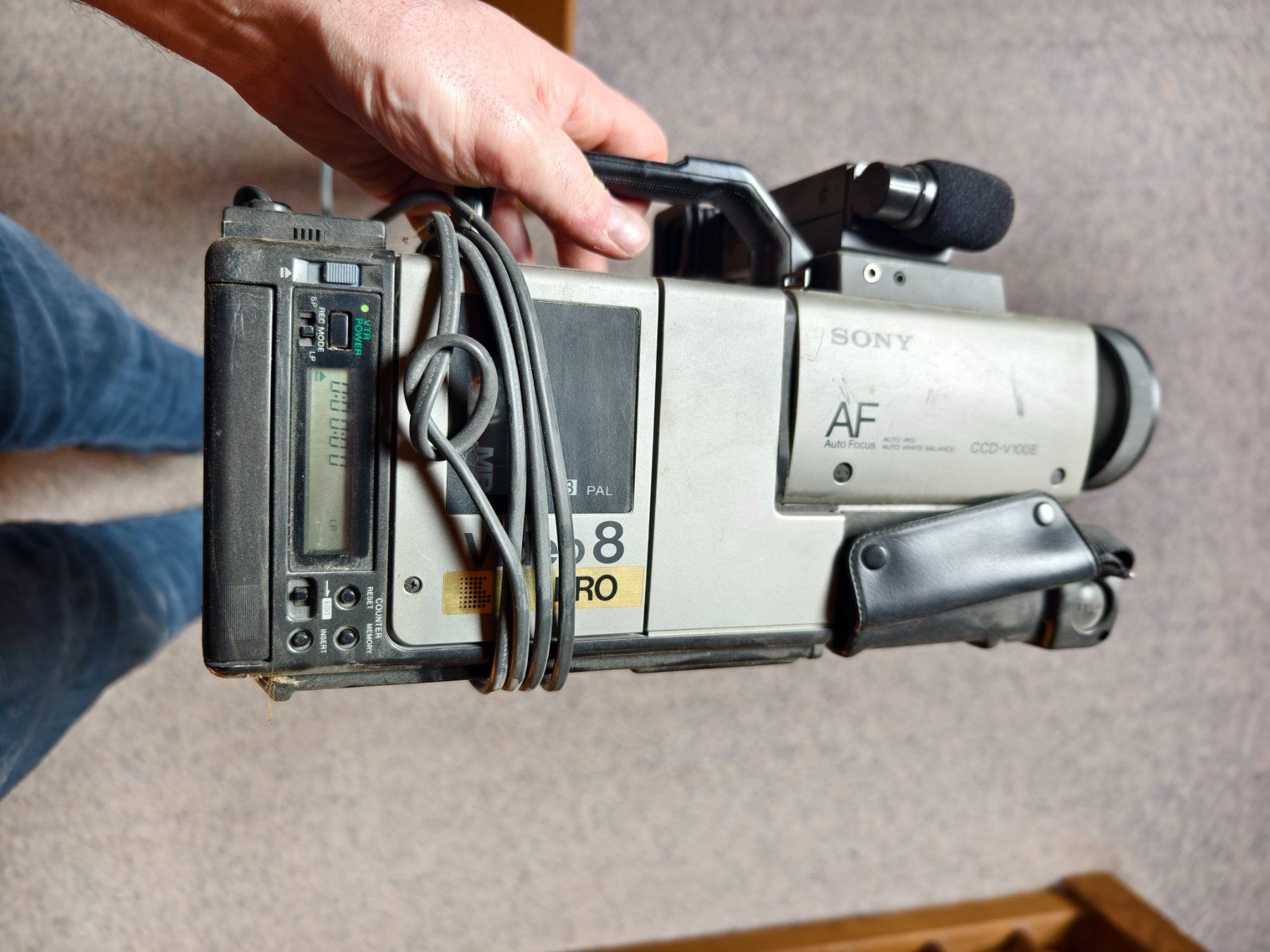 Sony Videocamere: Camera Sony CCD-V100E fonctionnelle – Usato da Bournens venduto da Ph0en1x 2