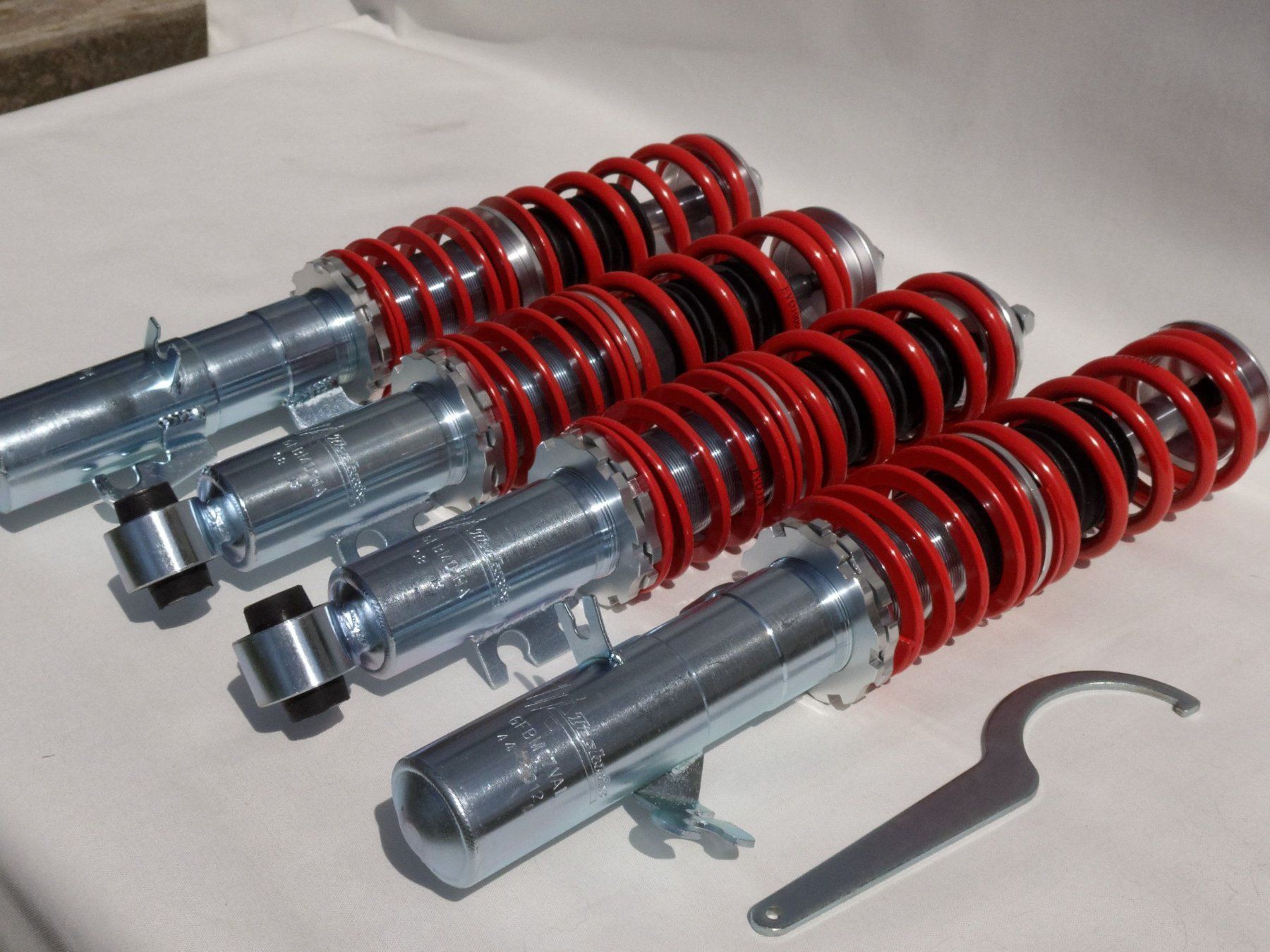 Mini Alle Autoersatzteile: AUSVERKAUF Gewindefahrwerk Mini Typ R50 – Neu und originalverpackt aus Vuisternens-dt-Romont von Coilover 1