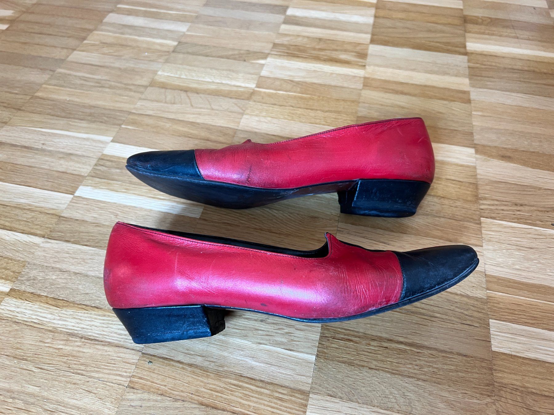 Madeleine Damenschuhe: Vintage Loafers rot/schwarz – Gebraucht aus Zürich von doraimon 1