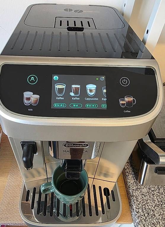 Kaffeemaschinen & Espressomaschinen: Kaffemaschine Delonghi Magnifica Plus – Gebraucht aus St. Gallen von ism_z7k9 1