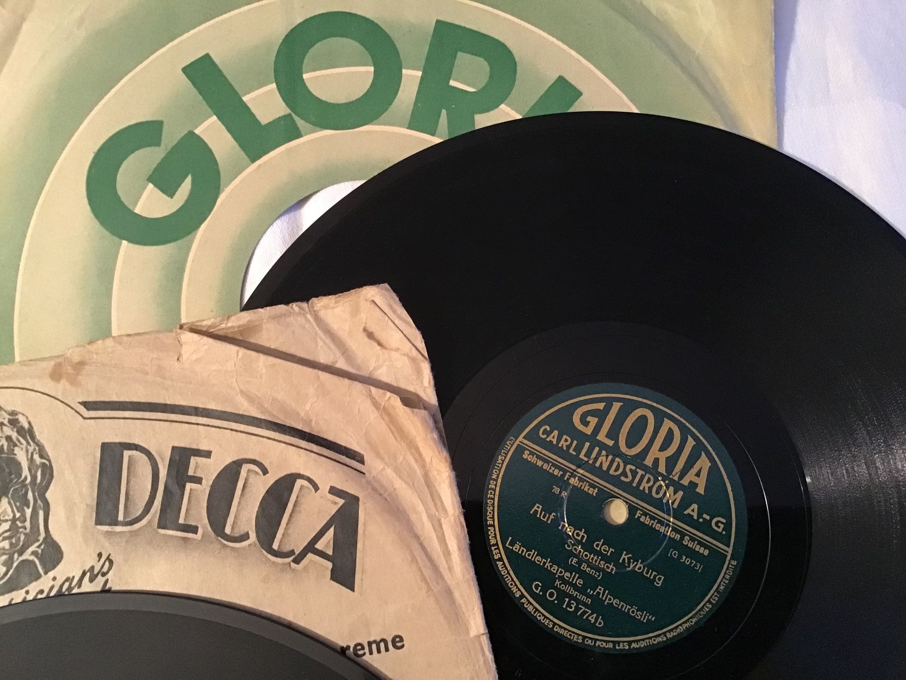 Dischi in vinile: Schallplatten,  Schellackplatten, 2 Stück, Decca, und Gloria – Usato da Oberdorf NW venduto da Walenstock01 1