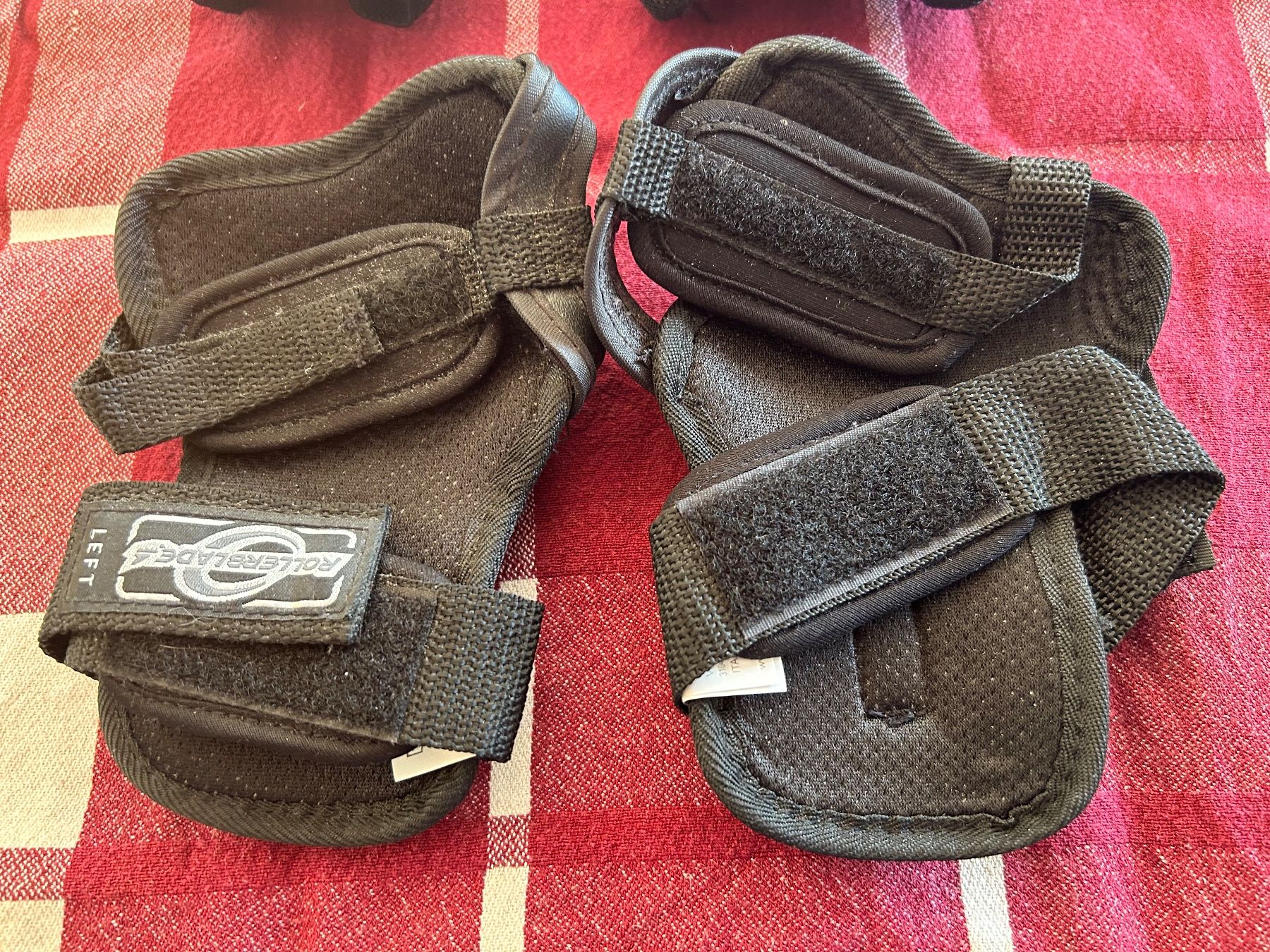 Schutz & Schoner: Rollerblade Schutz – Neu und originalverpackt aus Zumikon von Uranus88