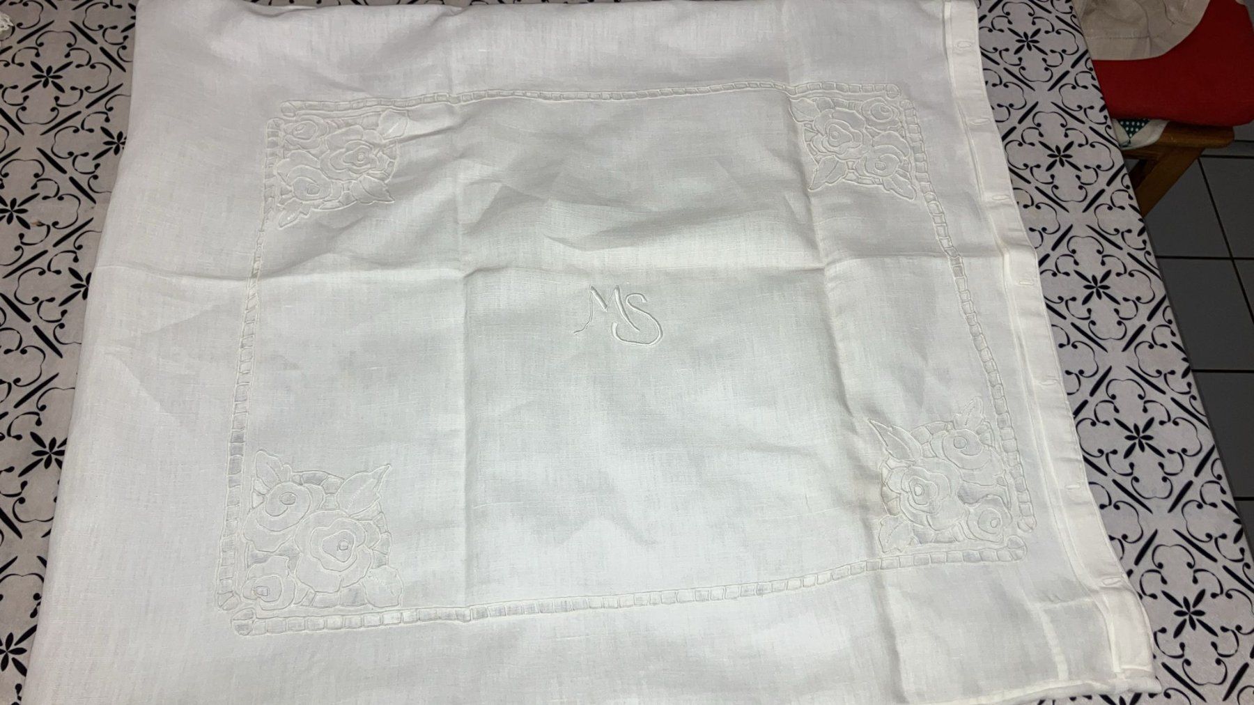 Biancheria da letto: Federa ricamata in cotone bianco 66x56cm – Usato da Melano venduto da H-Sara