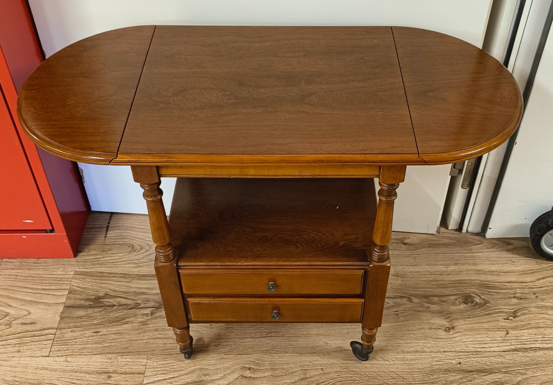 Tavoli: Beistelltisch Louis XII Stil – Usato da Basel venduto da bk_brockibasel 1