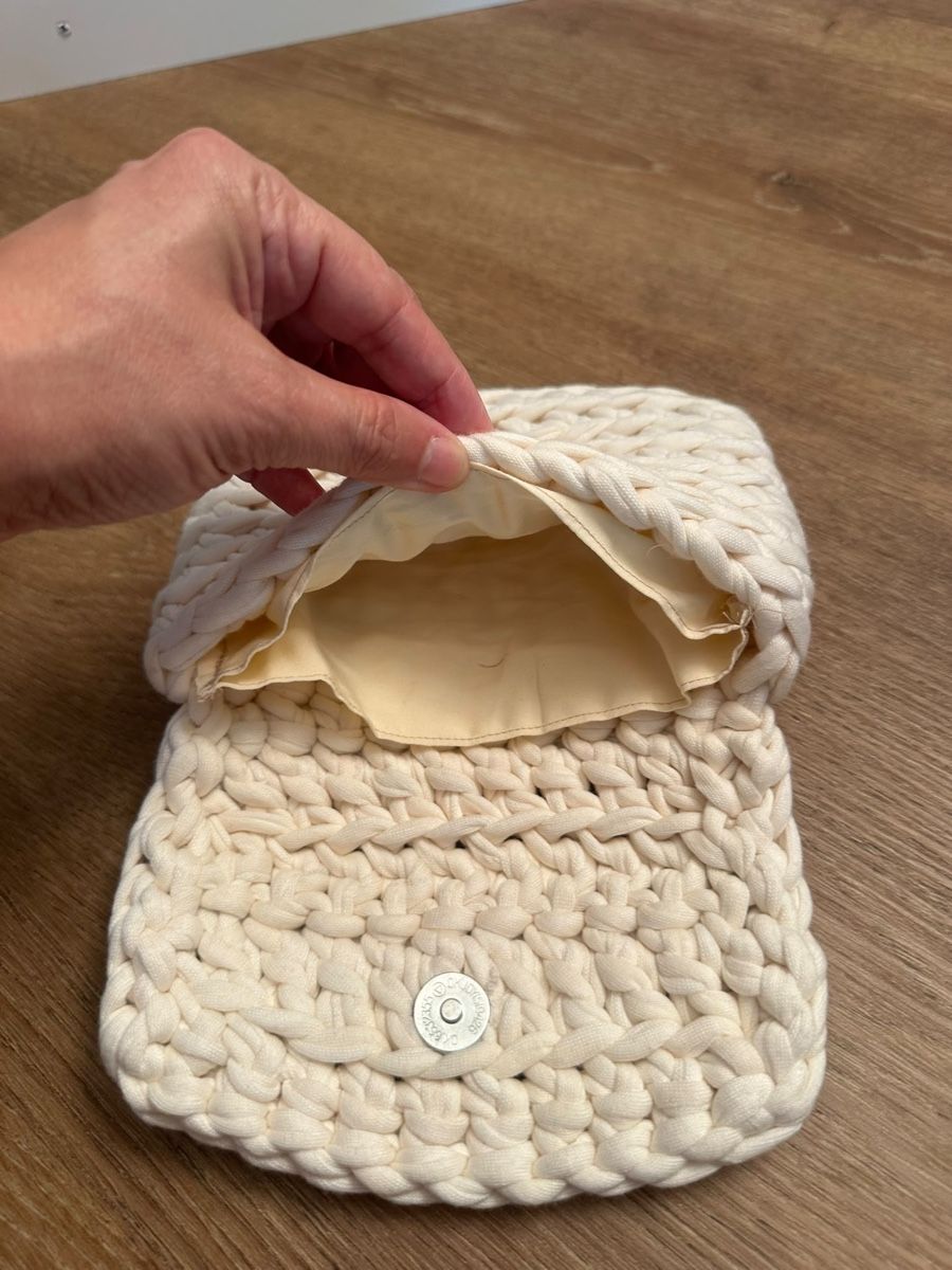 Borse da donna: Tasche gehäkelt cremeweiss mit Knopf  – Usato da Zürich venduto da iva_9svl 4