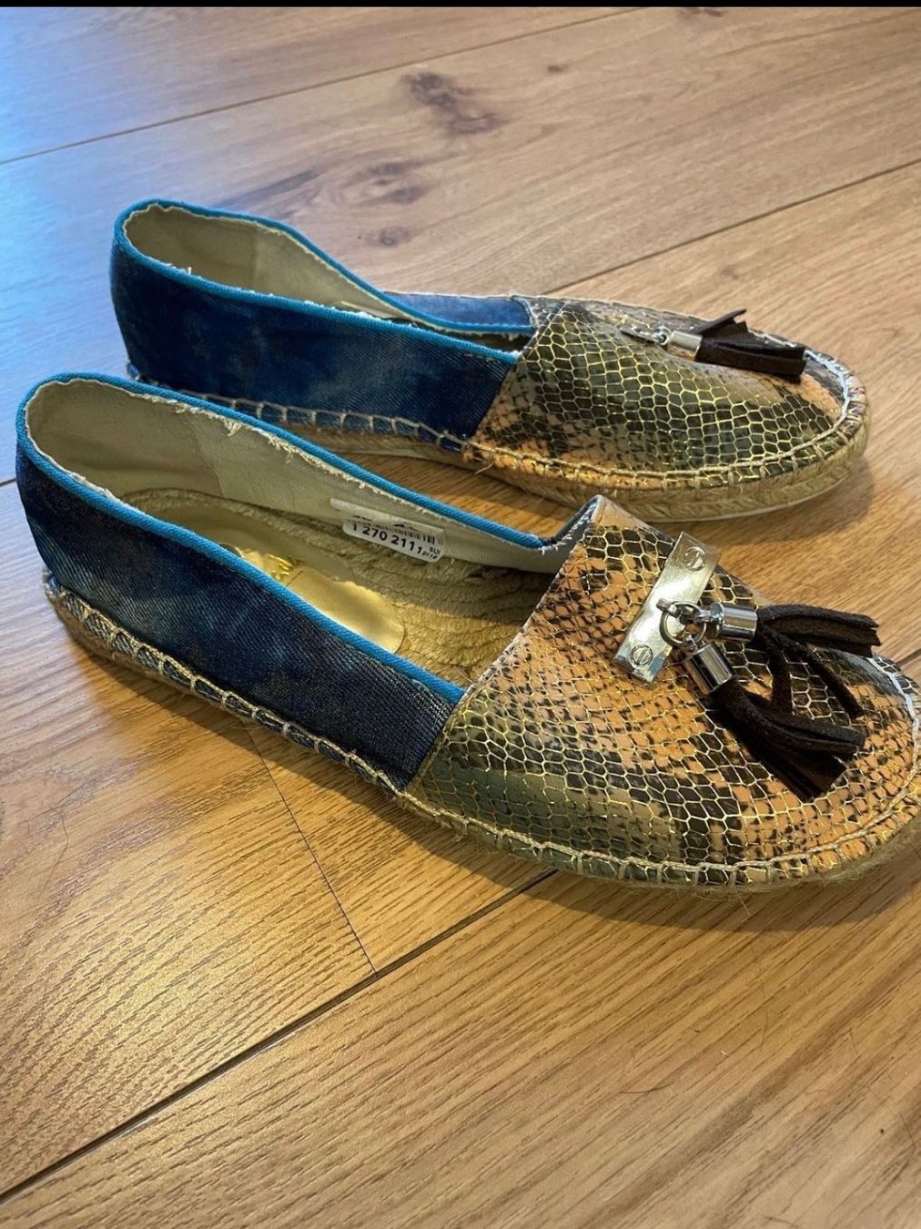 Chaussures femmes: Sommer Espadrilles Gr. 38 mit Schlangenmuster – D'occasion à Visp par alekat0155