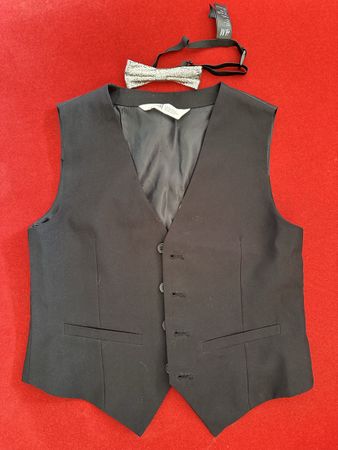 Gilet mit Fliege