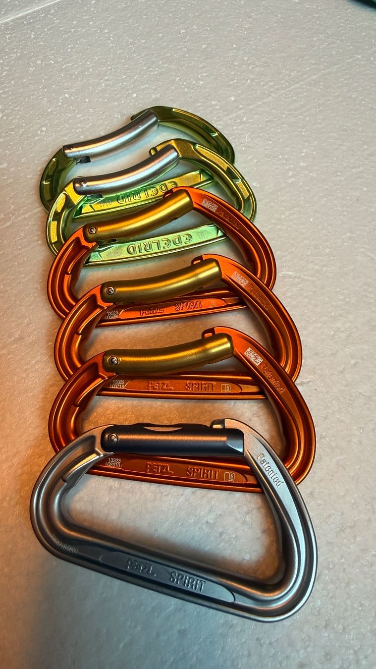Attrezzatura da arrampicata: Edelrid Pure Bent und Petzl Karbiner – Nuovo (secondo la descrizione) da Gossau SG venduto da Pinguin1975