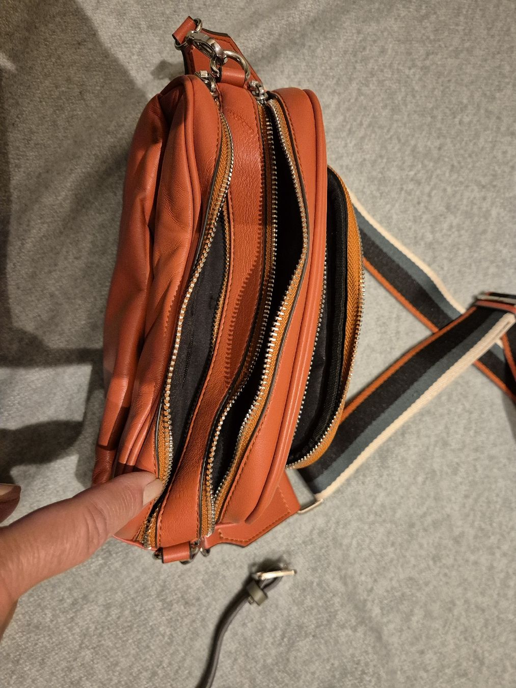 Borse da donna: Tasche Kunstleder Orange Marke  neuwertig – Nuovo (secondo la descrizione) da Herrliberg venduto da SELENONAUTKA 2