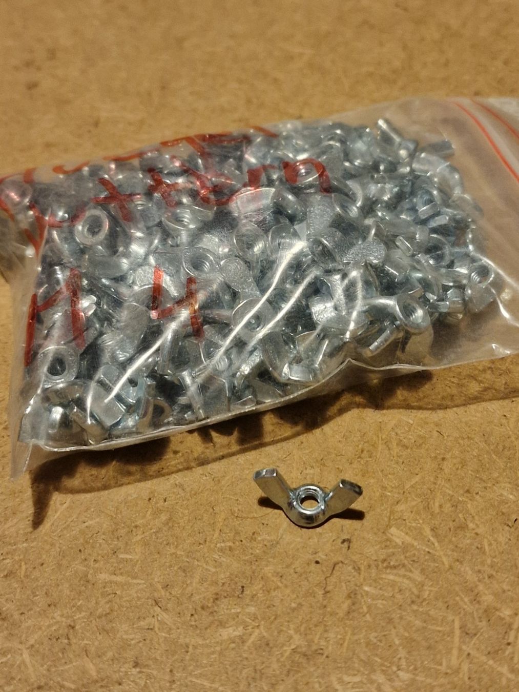 Altro per industria metallurgica: Flügelmutter M5, ungebraucht, ganzer Sack – Nuovo (secondo la descrizione) da Flurlingen venduto da LS2011100