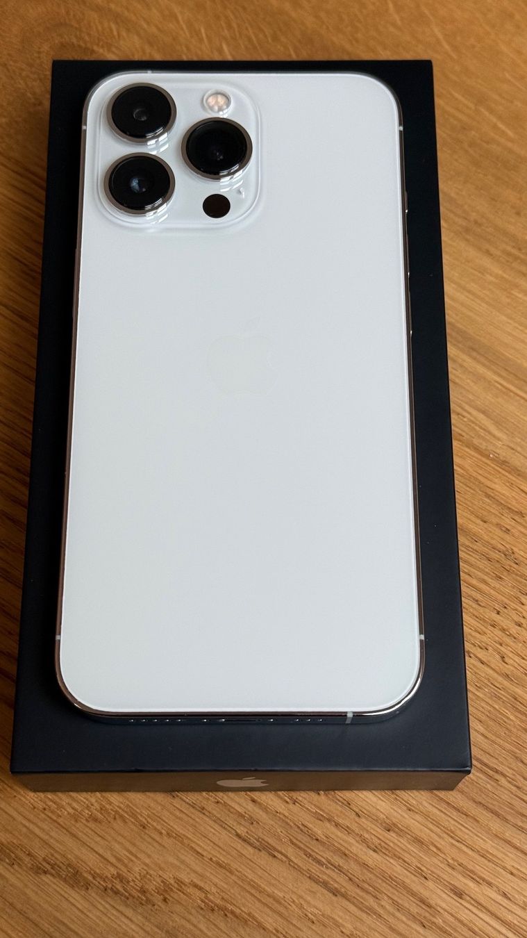 Apple Handys / Smartphones: iPhone 13 Pro Weiss, Silber 128 GB – Gebraucht aus Obernau von  8